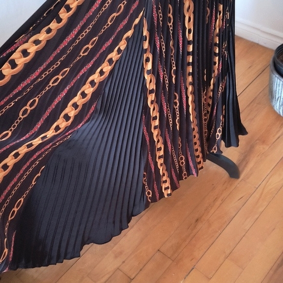 Marciano By Guess Black Skirt with Multicolor Pleated Pattern - Picture 4 of 6